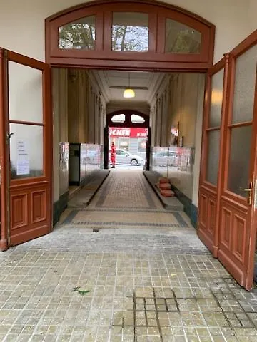 Top Flat - 1 Free Parking Space At The Metro Vienne Appartement