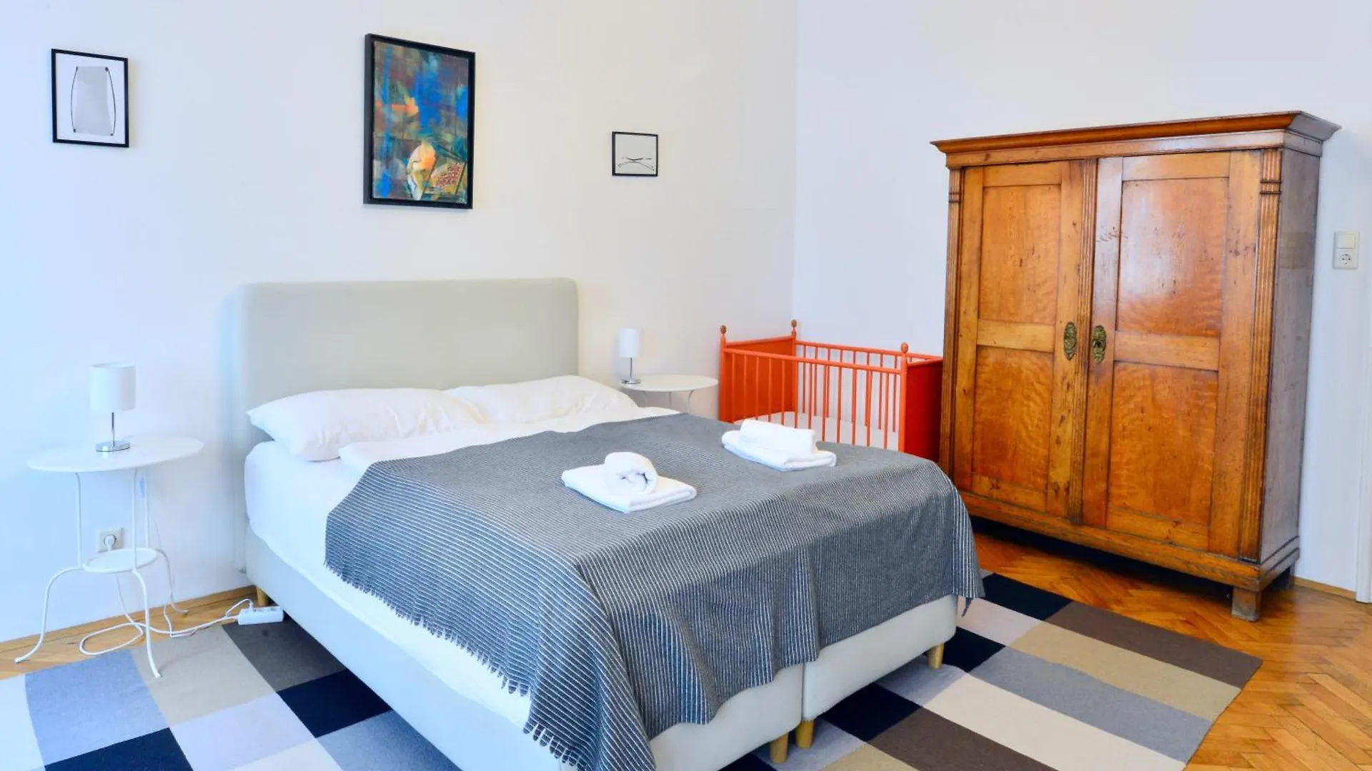 Top Flat - 1 Free Parking Space At The Metro Vienne