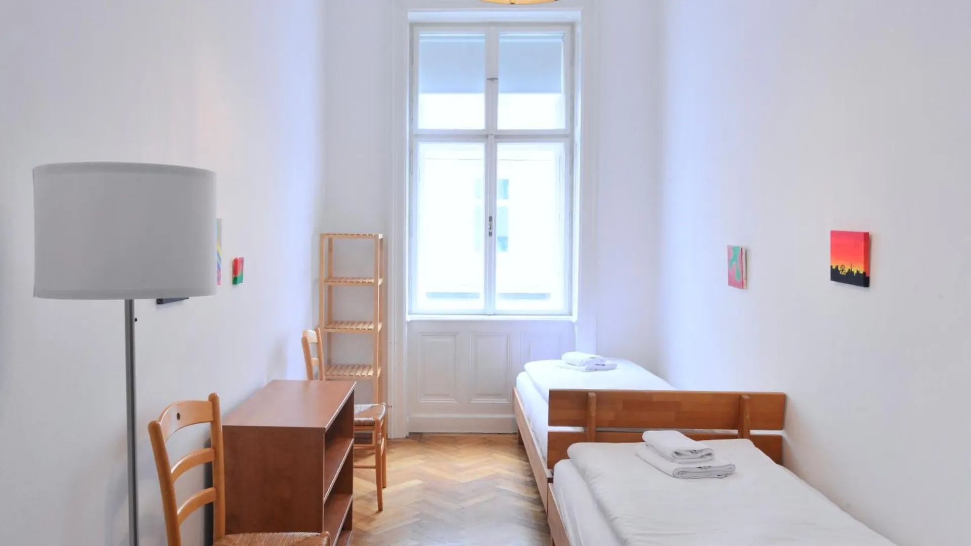 Top Flat - 1 Free Parking Space At The Metro Vienne