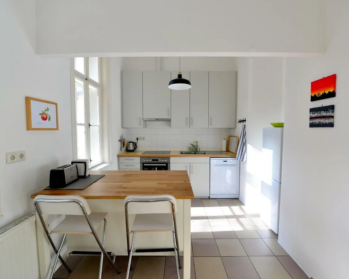 Top Flat - 1 Free Parking Space At The Metro Vienne Appartement